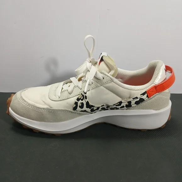 Nike Waffle Debut DZ5201-100 White Casual Shoes Sneakers Womens Size 8 - Picture 5 of 9